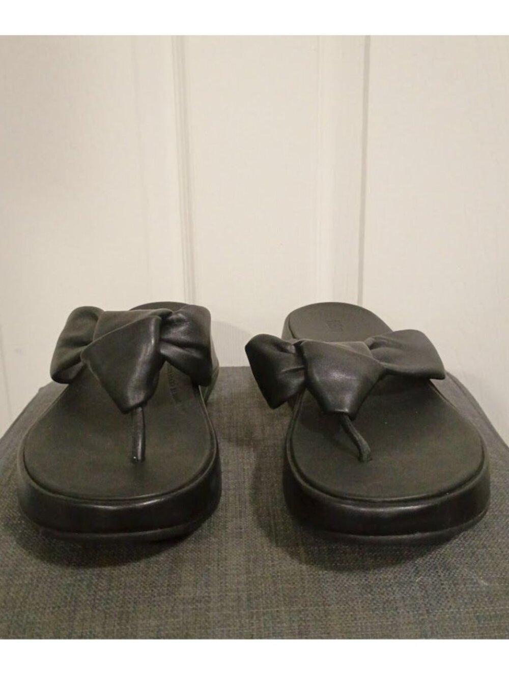 FitFlop Womens Lulu Toe Post Sandals Size 10 Black Leather Comfort - Picture 2 of 8